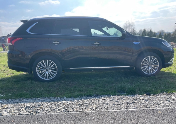 Mitsubishi Outlander cena 95000 przebieg: 170000, rok produkcji 2019 z Rzeszów małe 154